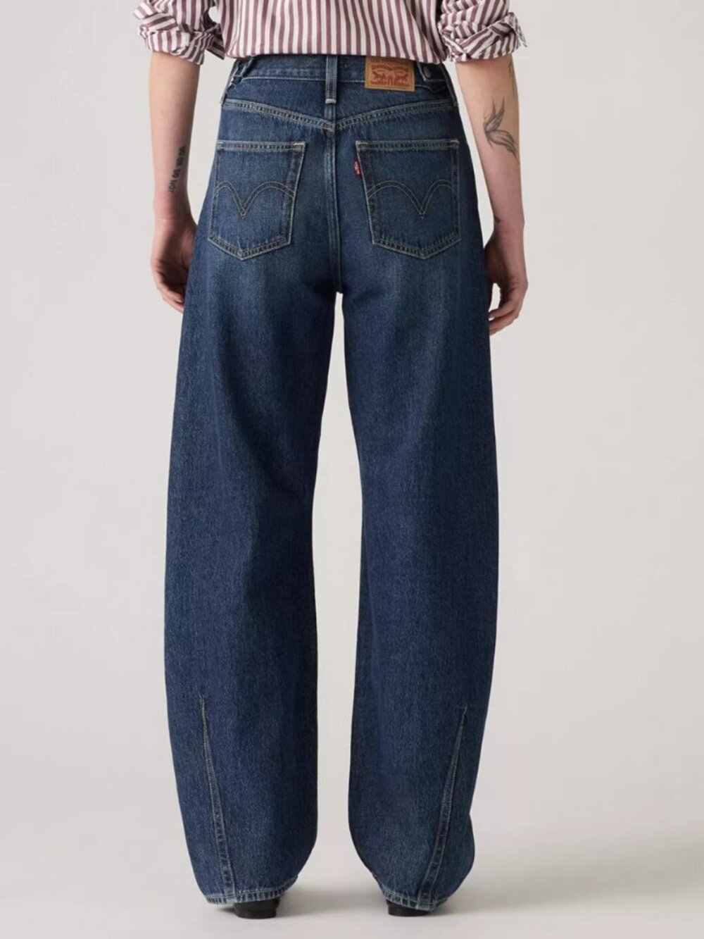 NWOT-Levi's Women's 31wx29L Cinch Barrel Jeans  - Med Wash 003V50001 - Picture 2 of 2